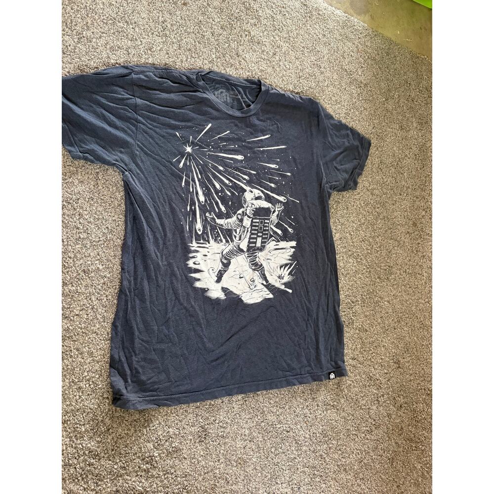Into the AM mens large graphic shirt